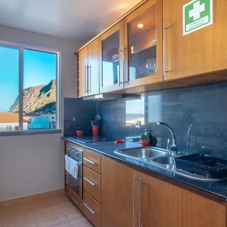 7 On Paul do Mar (Madeira)