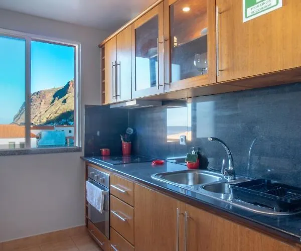 7 On Paul do Mar (Madeira)